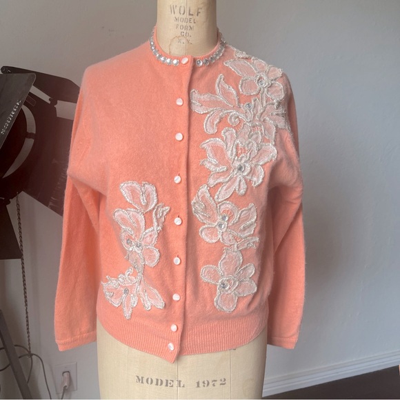 Vintage 1950s 1960s Angora Cardigan Sweater Peach Rhinestones Flower Appliqués S - Picture 1 of 10